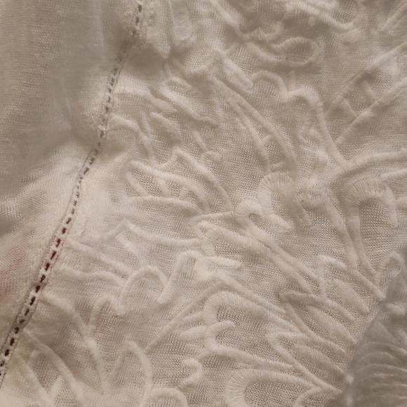 Maternity A Pee in the Pod White floral tank - Picture 4 of 7